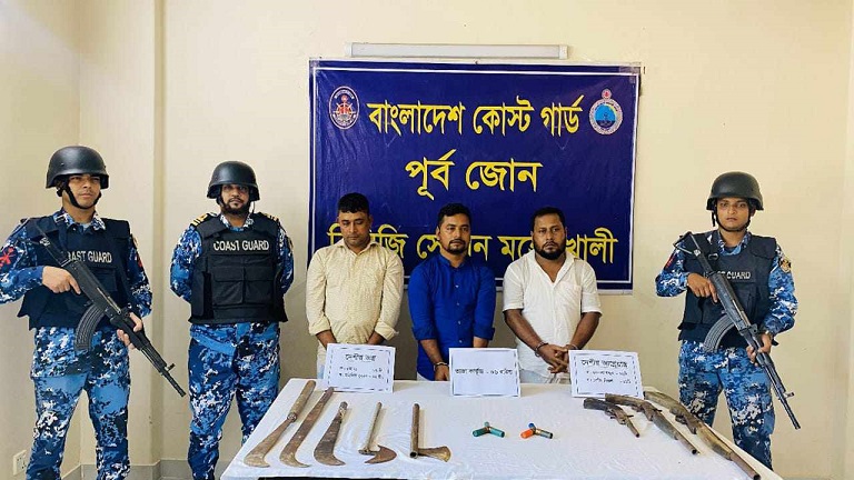 মহেশখালীতে কোস্ট গার্ডের বিশেষ অভিযানে ৩ ডাকাত সদস্যকে আটক